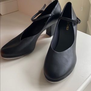 Character tap shoe; So Danica brand